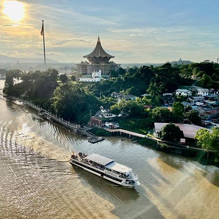 Kuching City Center Riverbank Suites With Marvelous River View Экстерьер фото