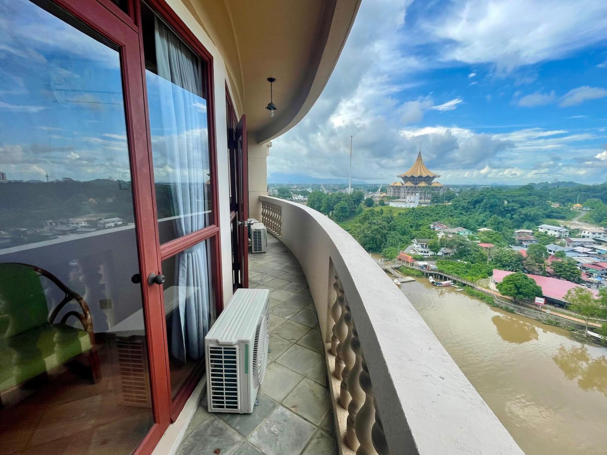 Kuching City Center Riverbank Suites With Marvelous River View Экстерьер фото