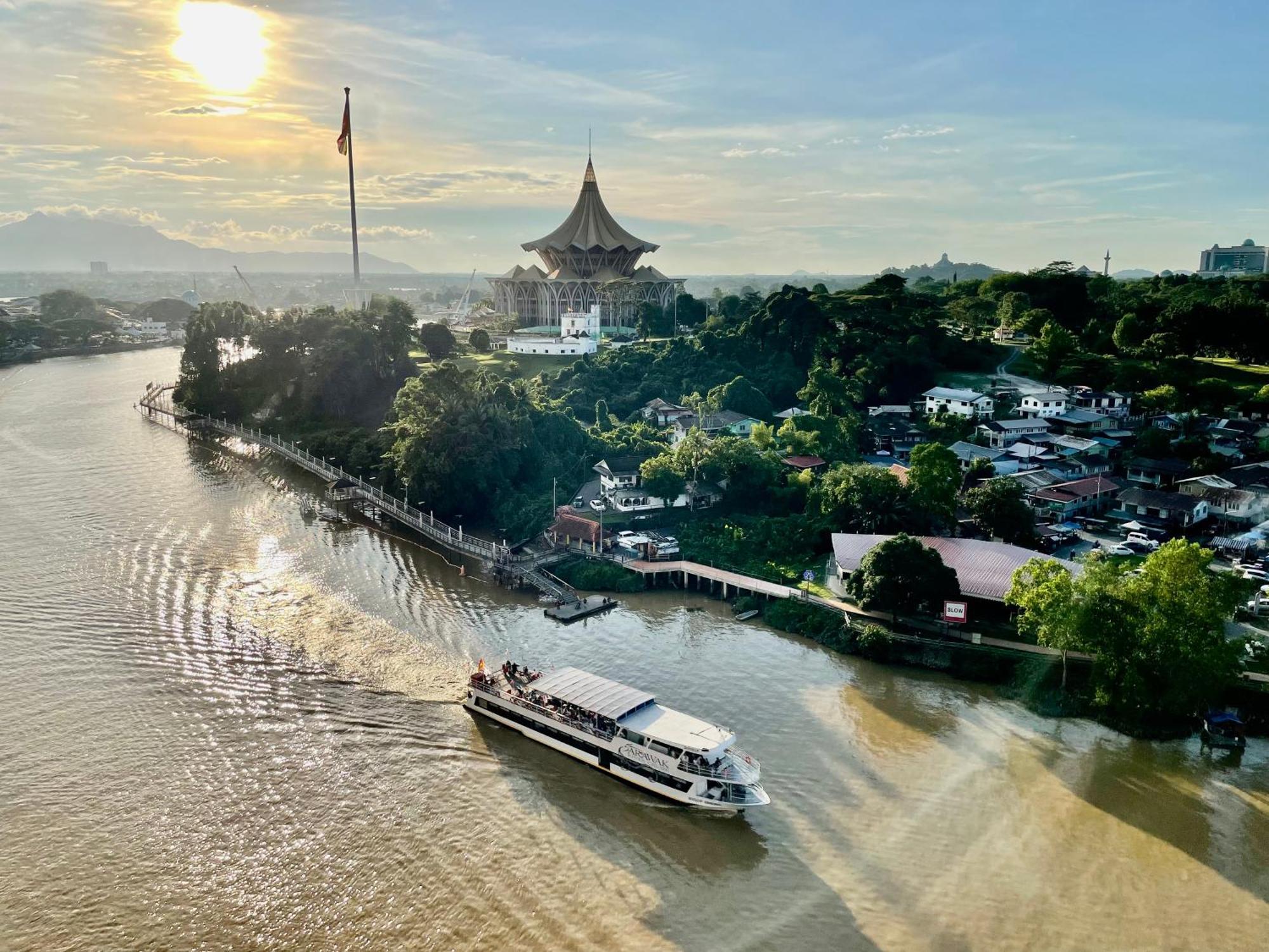 Kuching City Center Riverbank Suites With Marvelous River View Экстерьер фото