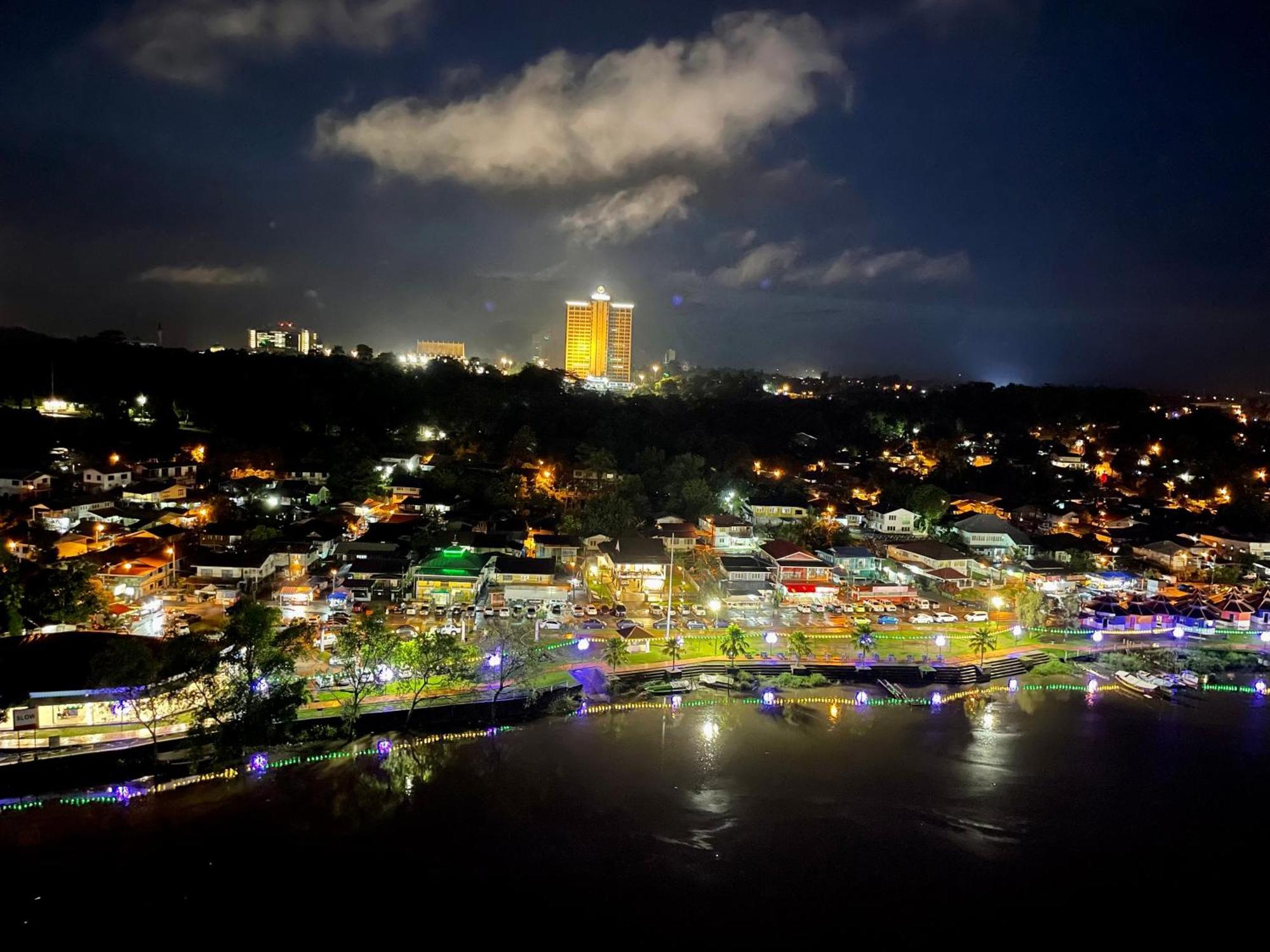 Kuching City Center Riverbank Suites With Marvelous River View Экстерьер фото