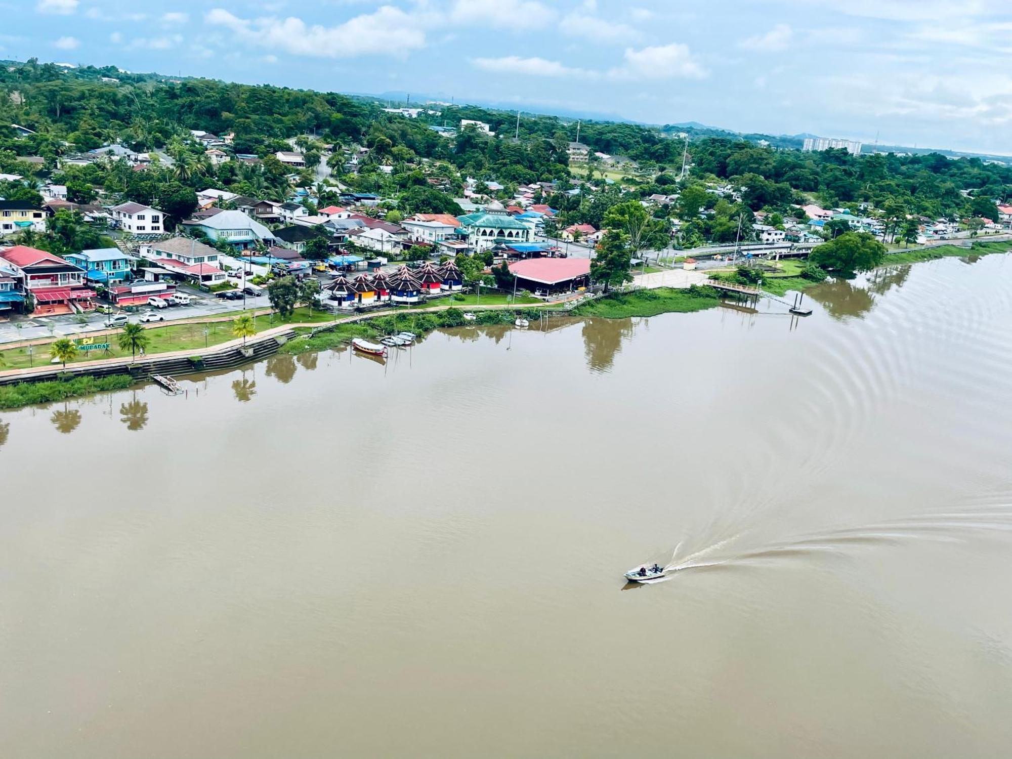 Kuching City Center Riverbank Suites With Marvelous River View Экстерьер фото